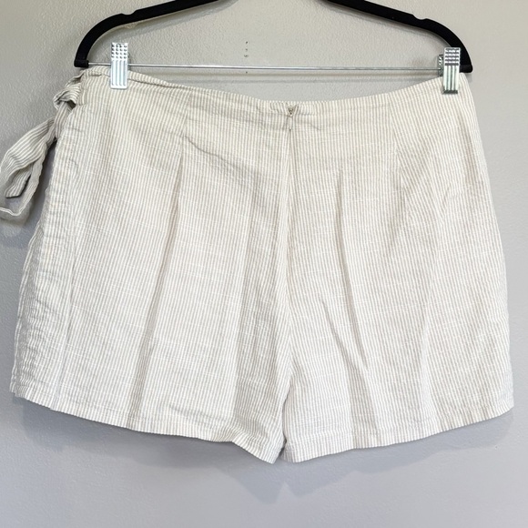 Charlotte Russe Skort with Wrap-Style Tan and White Stripe Women’s Size XL - Picture 2 of 8